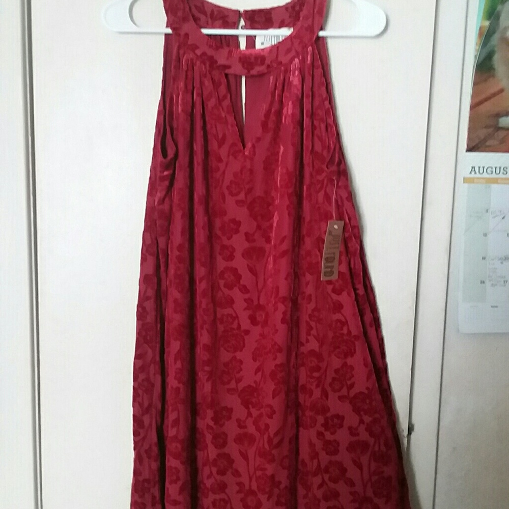 SLEEVELESS DRESS